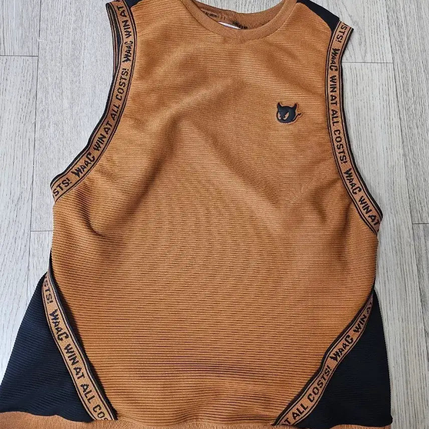 [BUNJANG] WAAC Women's Sleeveless Golf Top - Brown / 왁 민소매 브라운