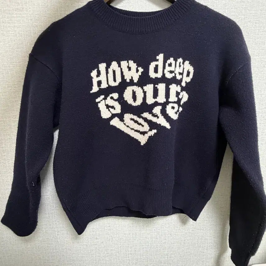 [BUNJANG] Love is True Navy Lettering Knit Sweater / 러브이즈트루 네이비색 레터링 니트 스웨터