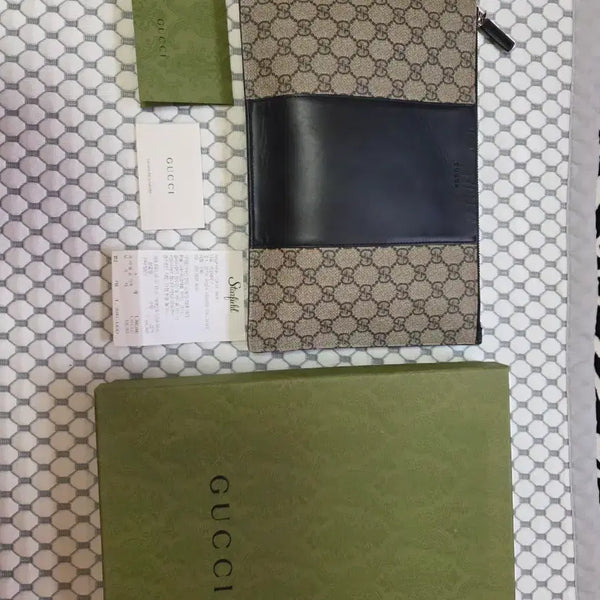 [BUNJANG] Gucci GG Supreme Clutch Bag with Full Box / 구찌 GG 수프림 클러치 백 + 풀박스