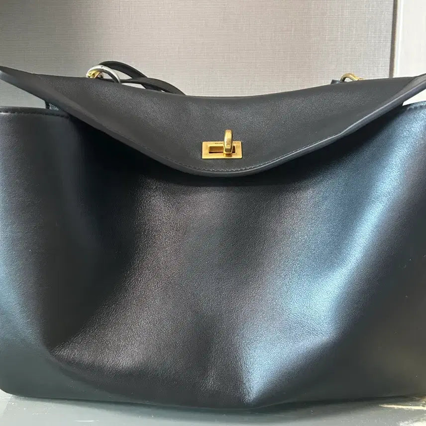 [BUNJANG] Rodeo Style Black Gold-Tone Shoulder Bag / 로데오스타일 블랙 금장
