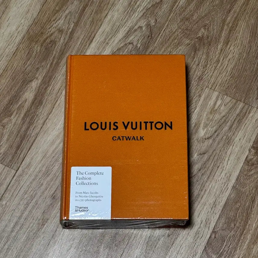 [BUNJANG] Louis Vuitton Catwalk Book / 루이비통 캣워크 Catwalk 책 판매합니다