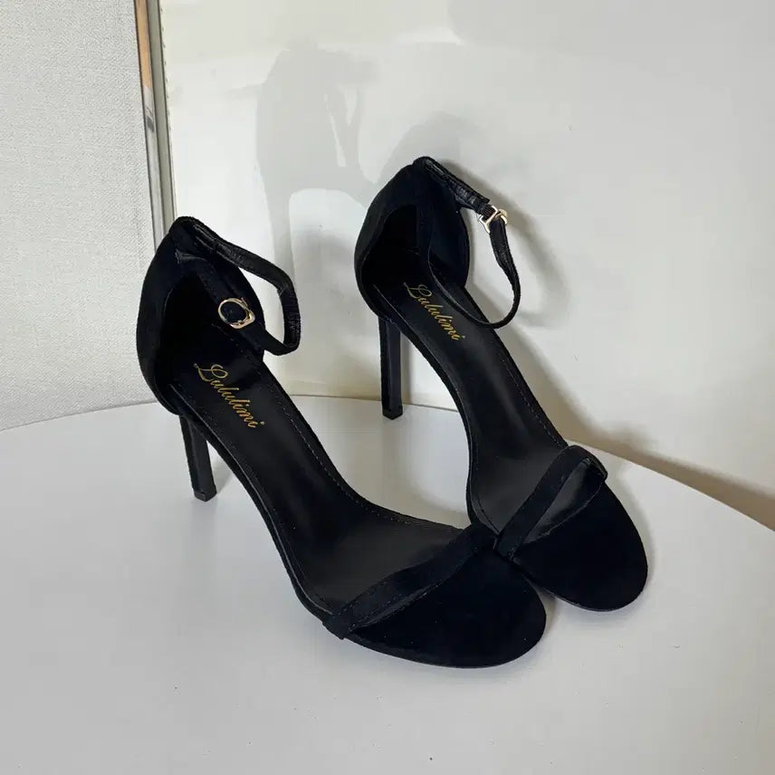 [BUNJANG] Black Suede Strap Stiletto Heels (Size 250) / @새상품 250사이즈 10cm 블랙 스웨이드 스트랩 샌들힐