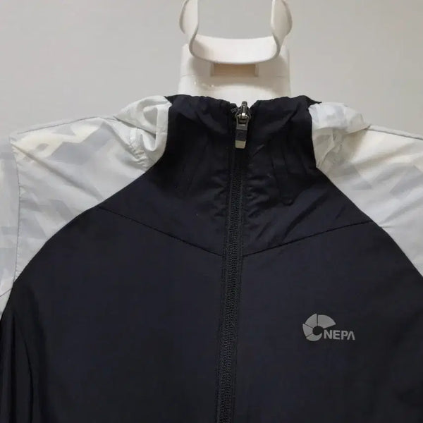[BUNJANG] Nepa Women's Mesh Hooded Windbreaker Jumper - Size 90 / 네파/바람막이매쉬후드점퍼/깨끗한/정품/여성90