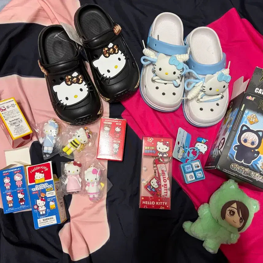[BUNJANG] Hello Kitty Tokyo Random Figure & Crocs & Keycap & Cube Keychain Bundle Set / 주말할인>헬로키티 도쿄랜덤피규어&크록스&키캡&큐브키링( 일괄)