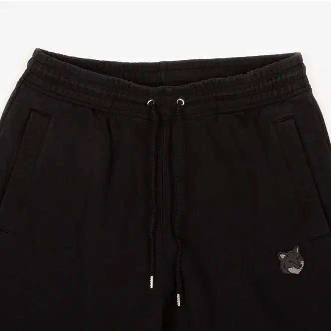 [BUNJANG] Maison Kitsuné Monochrome Fox Head Patch Jogger Shorts Black / [당일 배송] 메종키츠네 모노크롬 폭스 헤드 반바지 블랙