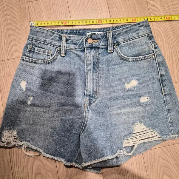 [BUNJANG] Spao Light Wash Distressed Denim Hot Shorts / 스파오 연청 데미지 핫팬츠 숏팬츠 청바지 67 찢청