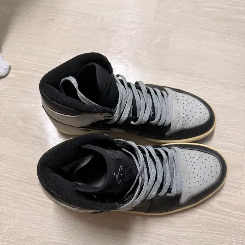 [BUNJANG] Nike Air Jordan 1 Mid Black Grey Smoke Sneakers / 에어조던1 미드 블랙 그레이 스모크 조던 1 나이키