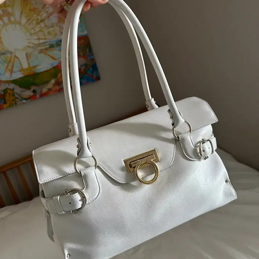 [BUNJANG] Salvatore Ferragamo Gancini Tote & Shoulder Bag White / 페라가모 간치니 토트 & 숄더백 화이트