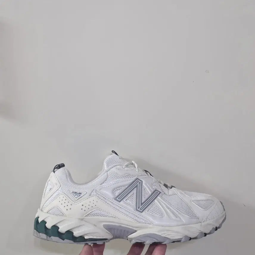 [BUNJANG] New Balance 610 Trail Angora White Sneakers / [275] 뉴발란스 610 트레일 앙고라화이트