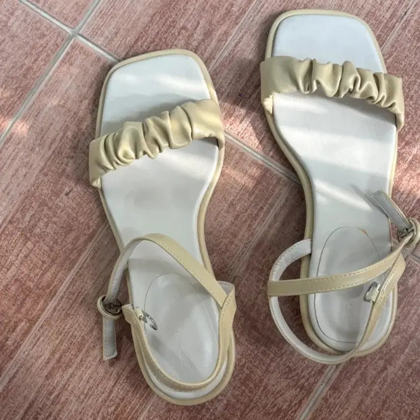 [BUNJANG] Beige Sandals - Women's Shoes / 베이지색 샌들 249 여자신발