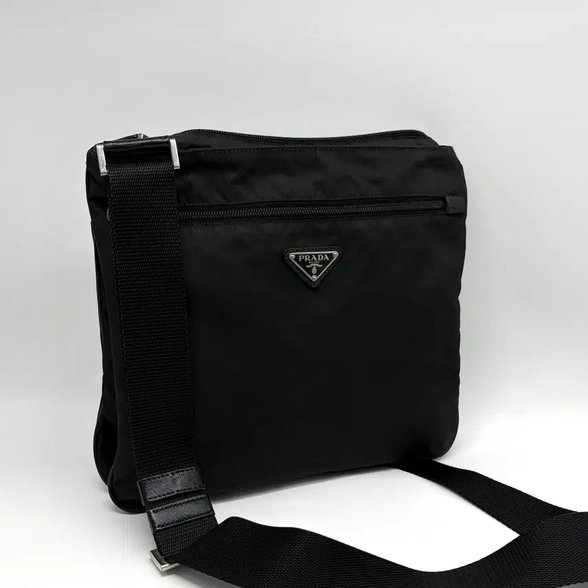 [BUNJANG] Prada Nylon Triangle Logo Messenger Bag Crossbody Black / 프라다 나일론 삼각로고 메신저백 크로스백 블랙