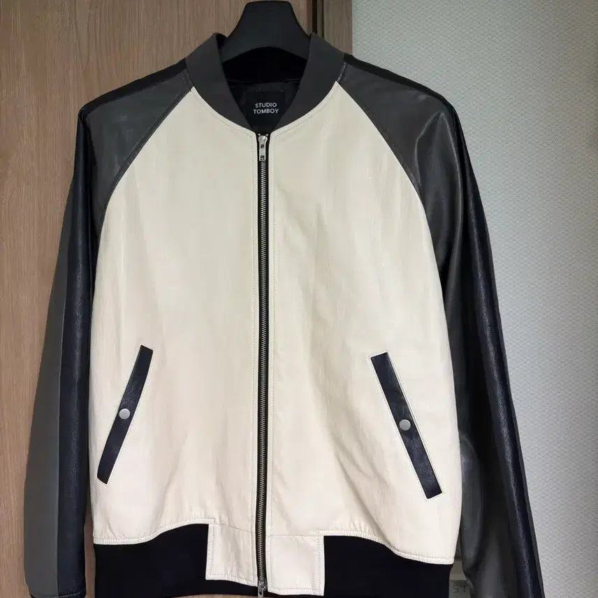 [BUNJANG] Studio Tomboie Eco-Leather Varsity Jacket / 스튜디오 톰보이 에코레도 바시티 자켓 95