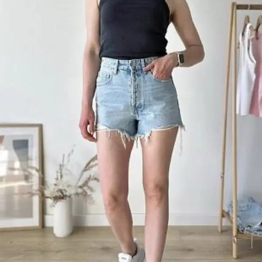 [BUNJANG] ZARA Light Wash Denim Shorts (Size S) / [새상품] ZARA 연청 반바지 36 (S)