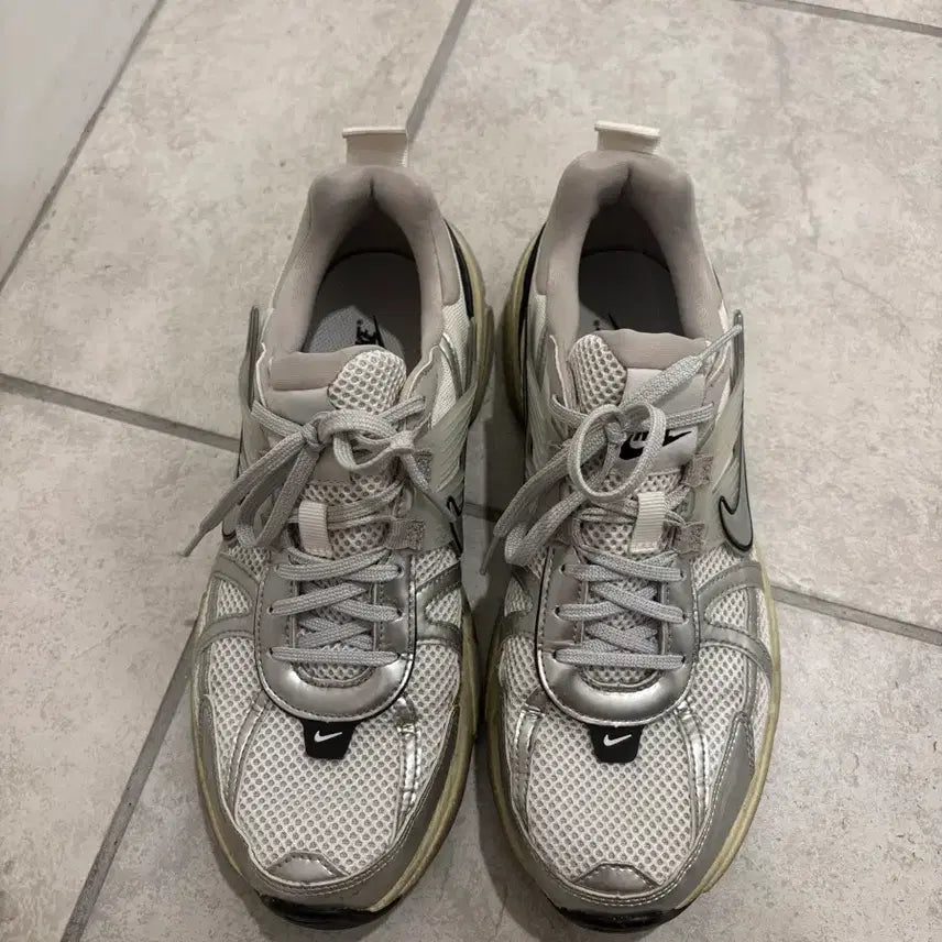 [BUNJANG] Nike V2K Run Sneakers / 나이키 v2k 운동화