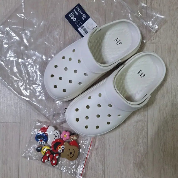 [BUNJANG] GAP Sandals 230mm with Jibbitz / 새상품)  GAP샌들230 + 지비츠 갭샌들