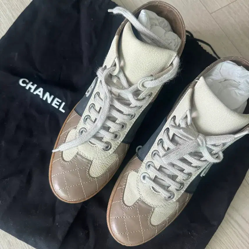 [BUNJANG] Chanel Quilted High-Top Sneakers (Size 36) / 샤넬 퀼팅 하이탑 스니커즈 36