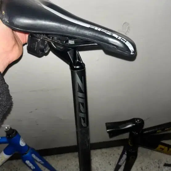 [BUNJANG] Zipp Carbon Seatpost + Saddle Set / 짚 카본 정품 싯포스트+카본 안장