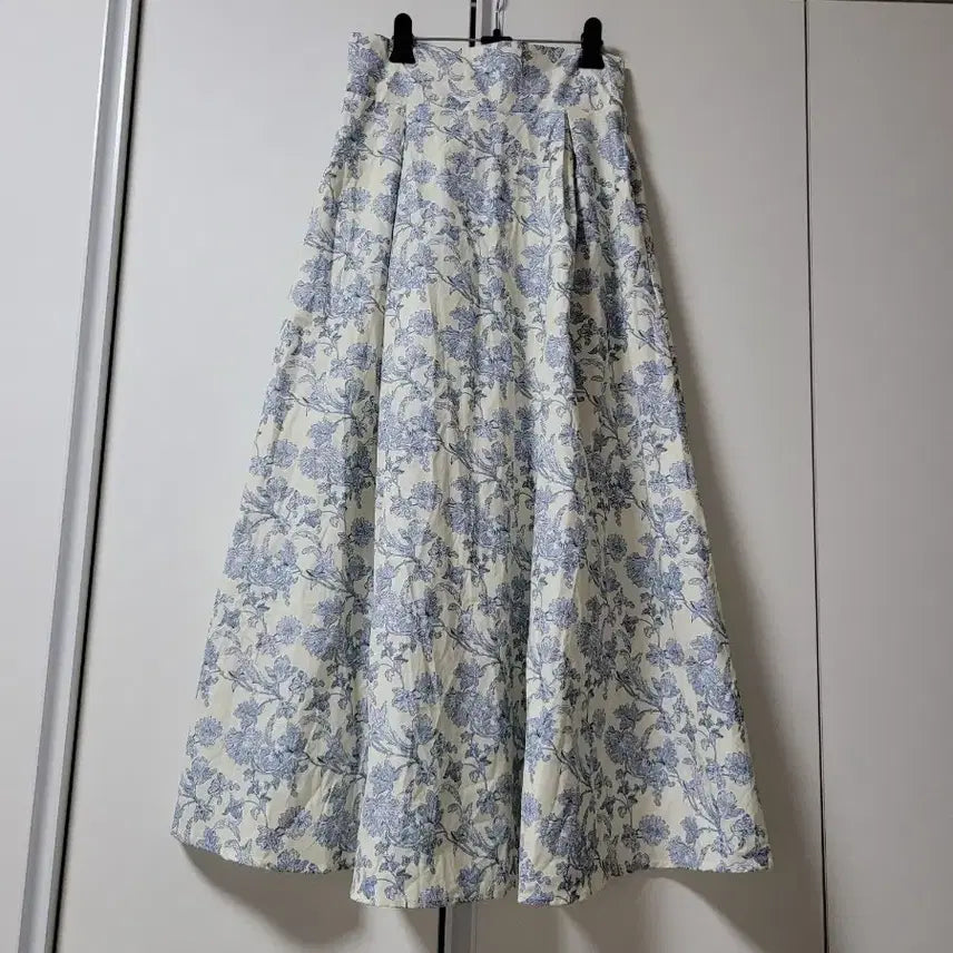 [BUNJANG] Flower Pattern Long Skirt / 플라워 뒷밴딩 롱 스커트(S)
