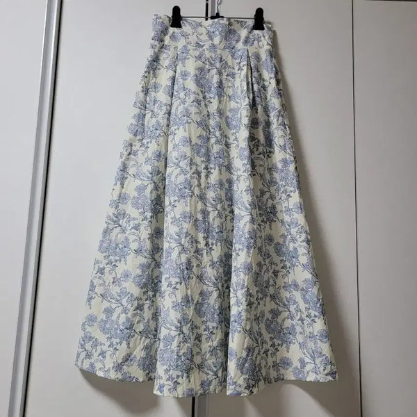 [BUNJANG] Flower Pattern Long Skirt / 플라워 뒷밴딩 롱 스커트(S)