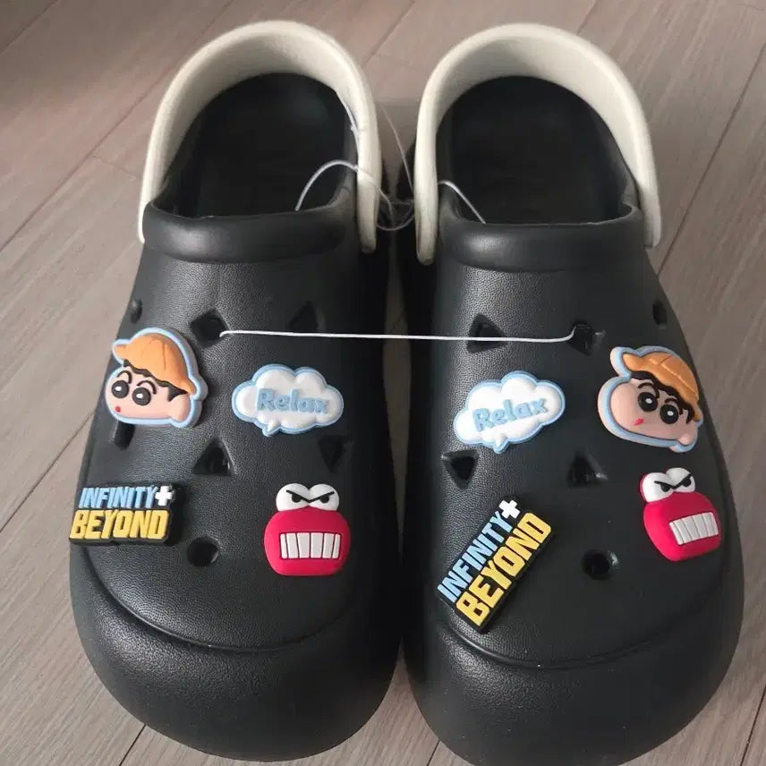 [BUNJANG] Crayon Shin-chan Black Crocs Sandals / 짱구 블랙 크록스 샌들