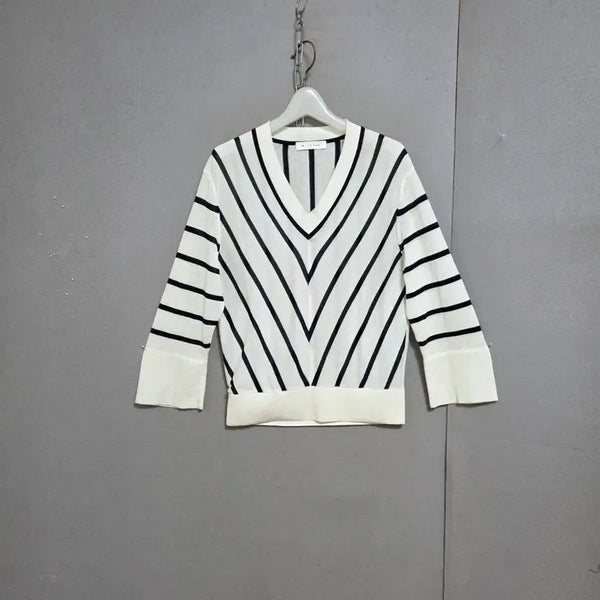 [BUNJANG] Misha V-Neck Knit Navy/White Size 85 / 미샤 브이넥 니트 85  n6170
