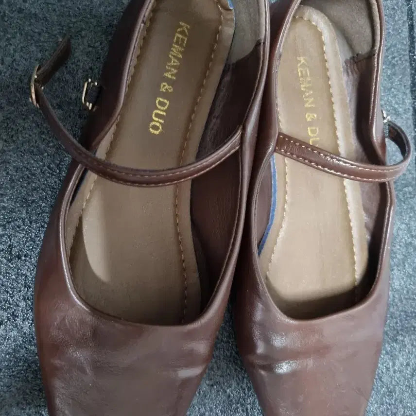 [BUNJANG] Keman & Duo Mary Jane Strap Flat Shoes Brown / 케만앤듀오 메리제인 스트랩 플랫슈즈 브라운 240
