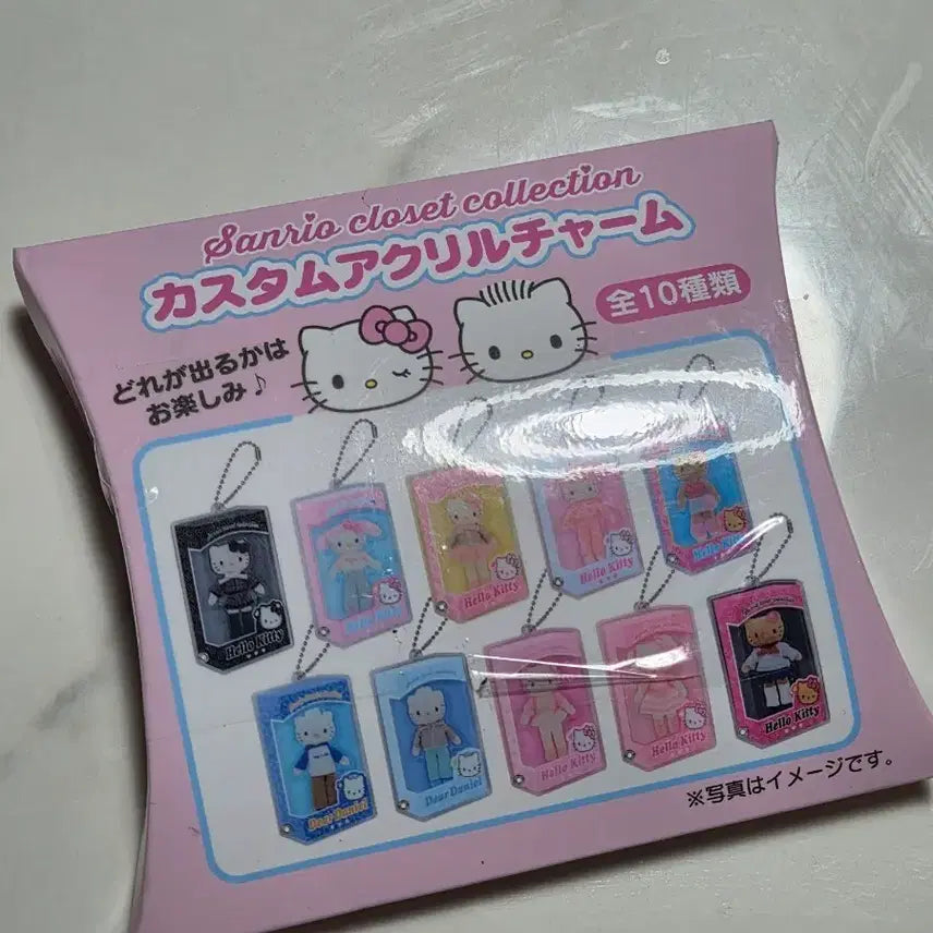 [BUNJANG] Sanrio Hello Kitty Closet Custom Acrylic Secret Random Keyring / 산리오 헬로키티 클로젯 커스텀 아크릴 시크릿 랜덤 키링