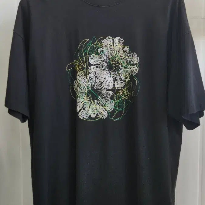 [BUNJANG] Maison Mined Flower Embroidery Short Sleeve T-Shirt Black / MAISON MINED 플라워 자수 반팔티 블랙