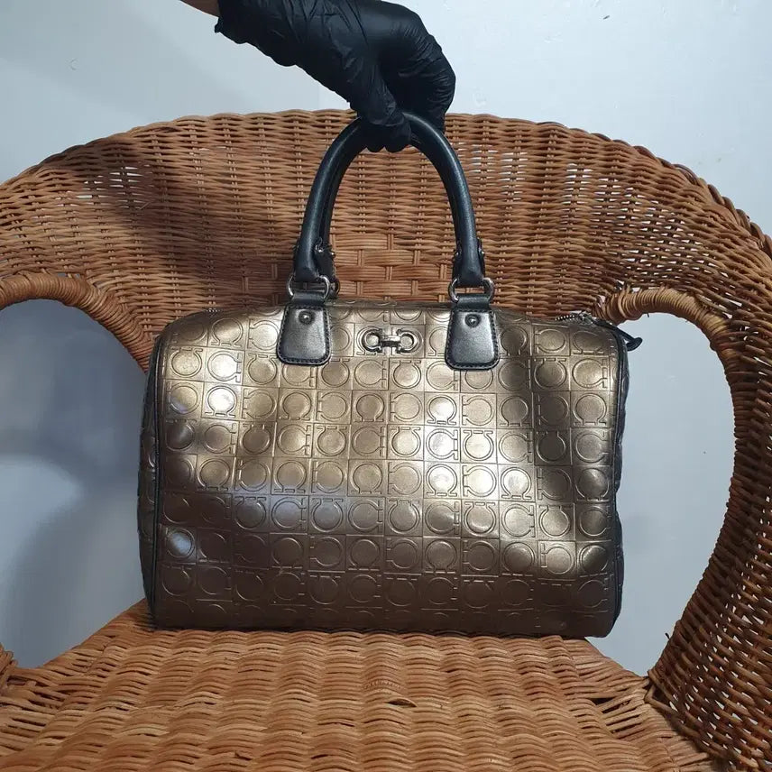 [BUNJANG] Ferragamo Enamel Leather Tote Bag / 정품 ㅡ페라가모 ㅡ애나멜가죽. 토트백