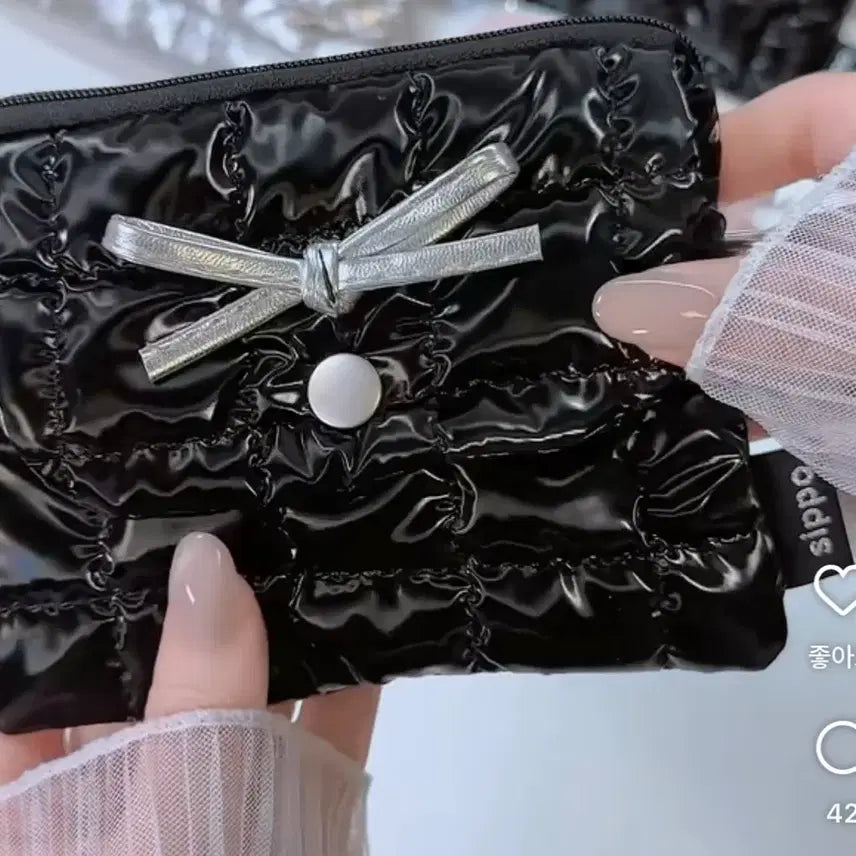[BUNJANG] SIPPO Ribbon Detail Balletcore Pouch - Black Ribbon / SIPPO)구름 발레코어 파우치 (리본색 블랙)