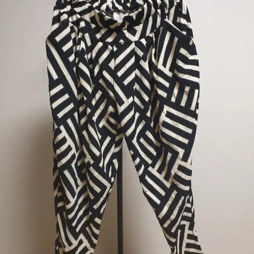 [BUNJANG] Black Pattern Women's Pants (Free Size) / (새상품)블랙 패턴 여성 바지 free size