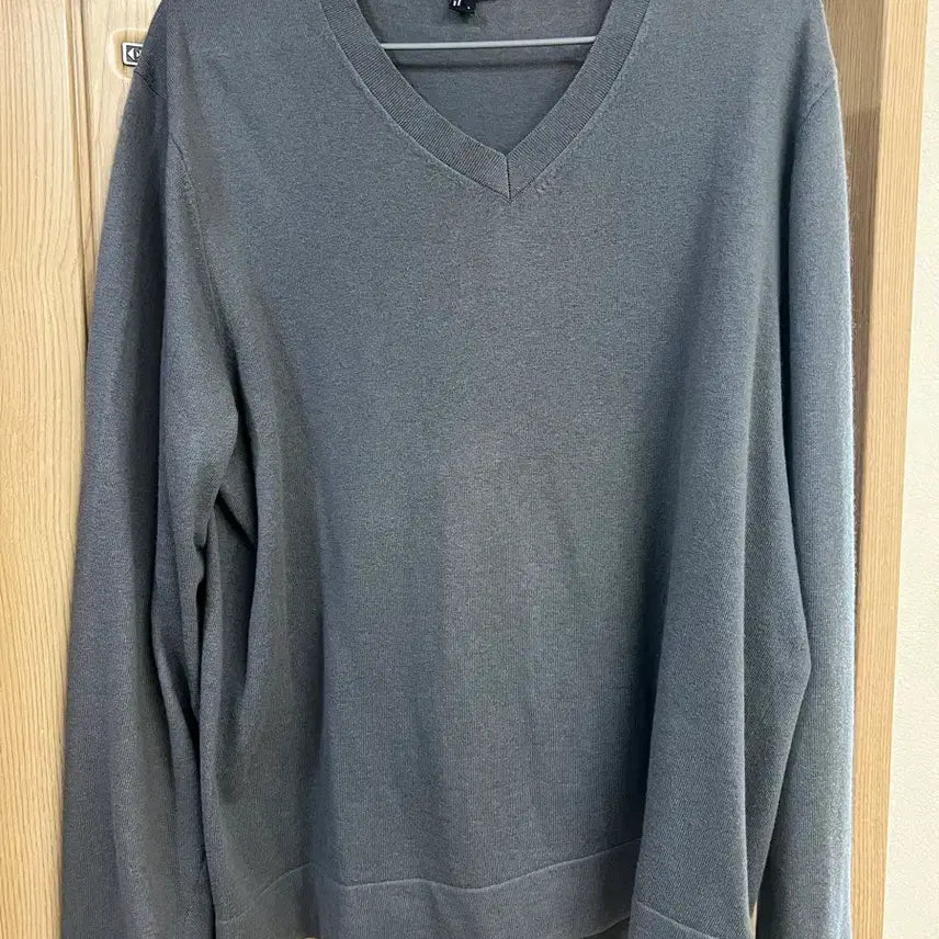 [BUNJANG] Theory Men's Charcoal V-Neck Knit M / 띠어리 남성 차콜 V넥 니트 M