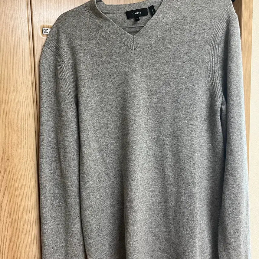 [BUNJANG] Theory Men's Grey V-Neck Knit M / 띠어리 남성 그레이 V넥 니트 M