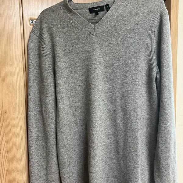 [BUNJANG] Theory Men's Grey V-Neck Knit M / 띠어리 남성 그레이 V넥 니트 M