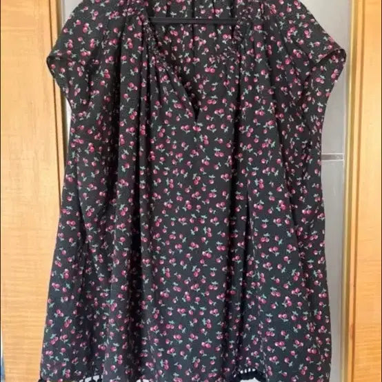 [BUNJANG] Robe Robe Han Hye Yeon Collaboration Cherry Pattern Top Blouse / 로브로브 한혜연 콜라보 탑 블라우스
