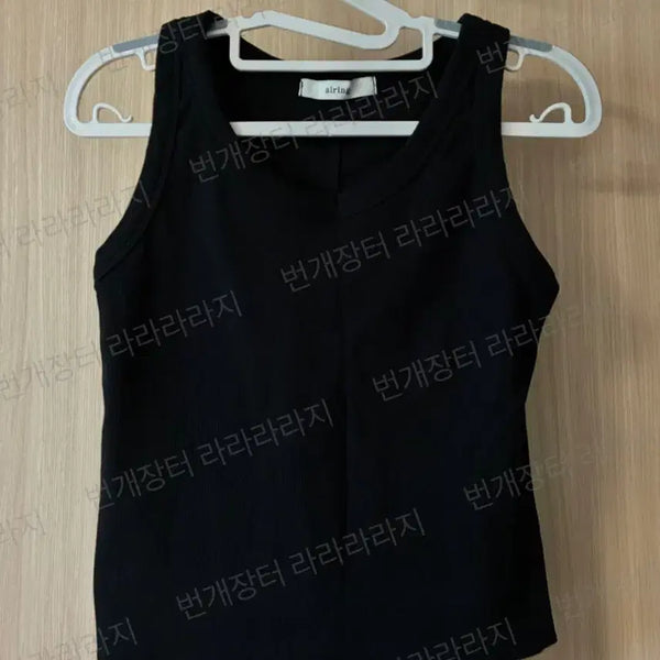 [BUNJANG] Airing Market Made Cropped Tank Top Black / 아이링마켓 아이링메이드 자체제작 숏츠 탱크탑 민소매 블랙