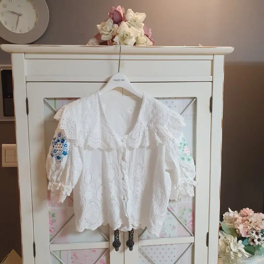 [BUNJANG] Embroidered Lace Blouse White / 자수 블라우스 화이트/55-66