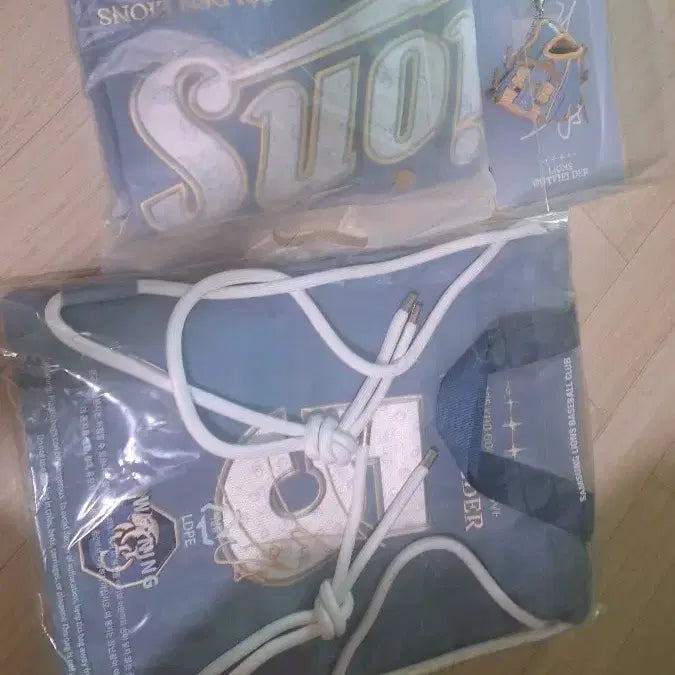 [BUNJANG] Samsung Lions Koo Ja-wook 2025 Golden Glove L Size Uniform Set / 삼성라이온즈 구자욱 2025골든글러브 L 사이즈 유니폼 + 짐색 + 키링