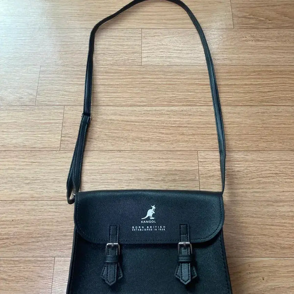 [BUNJANG] Kangol Black Crossbody Bag / 캉골 크로스백 블랙