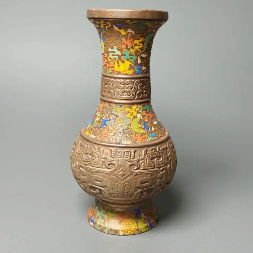 [BUNJANG] Qing Dynasty Qianlong Period Celadon Porcelain Vase with Auspicious Motifs and Thunder Patterns / 대청건륭년제 다채 길상문 뇌문대 관요 호형 화병 중국도자기 골동품 수집품