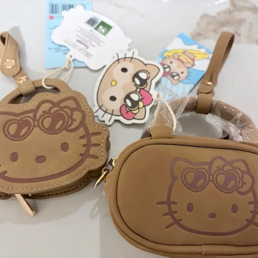 [BUNJANG] Sanrio Tanning Kitty Earphone Pouch / Hello Kitty MiniSo Summer Keychain / 정품) 태닝키티 이어폰가방 / 헬로키티 미니소 썸머 키링