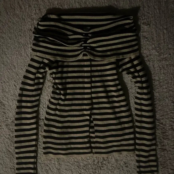 [BUNJANG] Striped Off-the-Shoulder Top / 줄무늬 오프숄더
