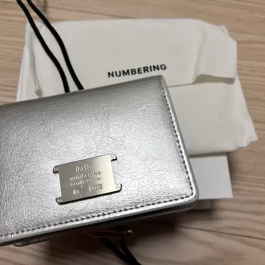 [BUNJANG] Numbering #1053 Silver Leather Wallet / 넘버링 #1053