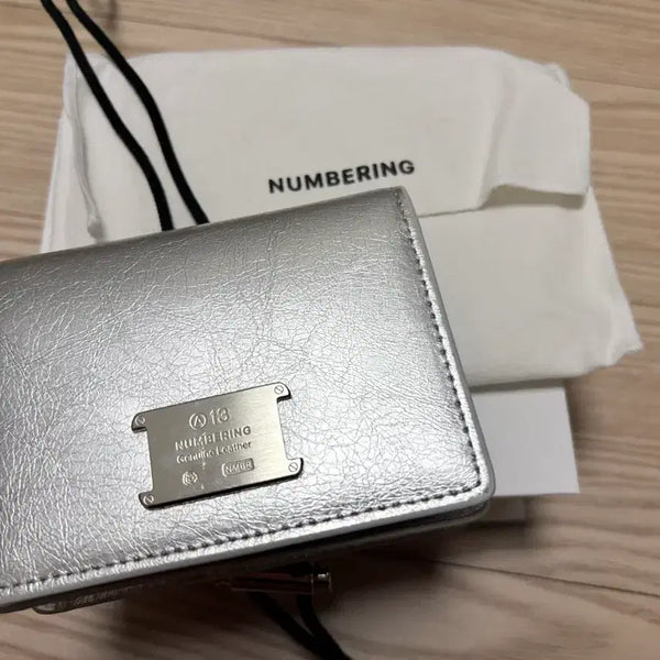 [BUNJANG] Numbering #1053 Silver Leather Wallet / 넘버링 #1053