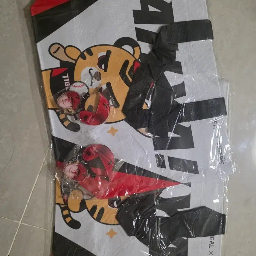 [BUNJANG] Kia Reusable Bag & Yang Hyeon-jong Carabiner Keychain Set / 기아 리유저블백 / 양현종 선수 카라비너 키링