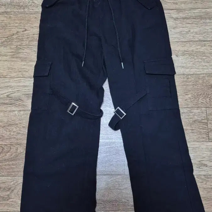 [BUNJANG] Black Cargo Strap Wide Pants / 블랙 카고 스트랩 와이드 팬츠
