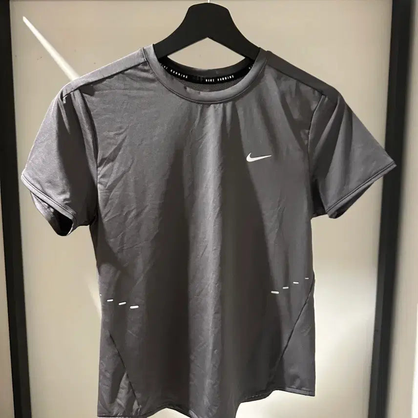 [BUNJANG] Nike Dri-FIT Short Sleeve Running Top - Gray / 스위프트 드라이 핏 반소매 러닝 탑 그레이