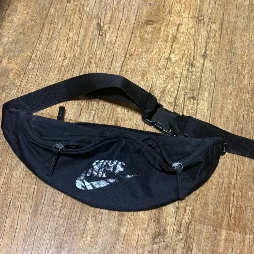 [BUNJANG] Nike Crossbody Bag Hip Sack Black / 나이키 크로스백 힙색 블랙 운동가방 검정가방 미니가방