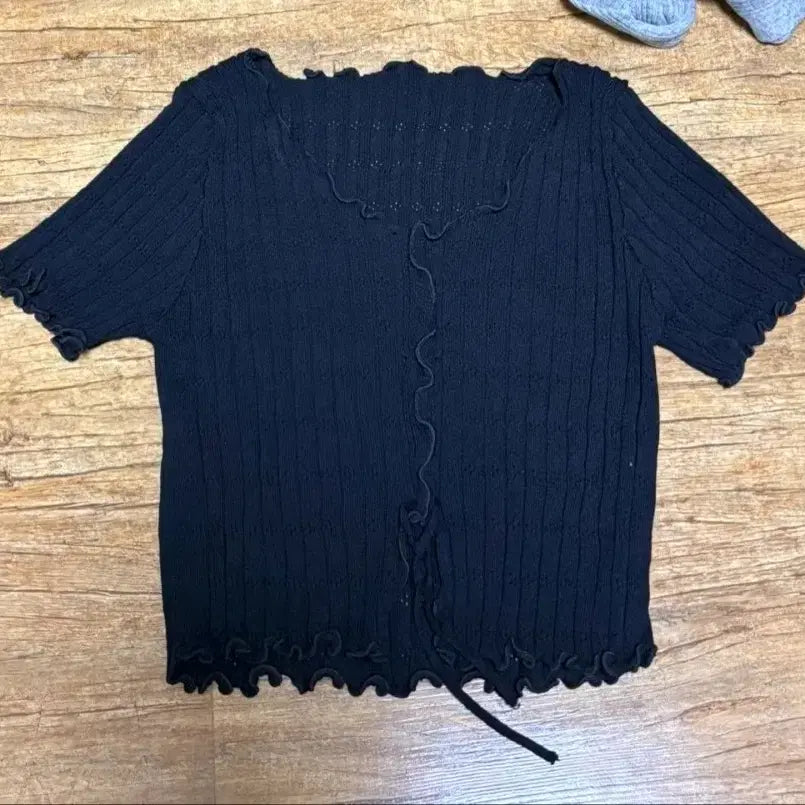 [BUNJANG] Ruffle Short Sleeve Knit Black Top / 새옷 프릴 반팔 니트 블랙티 여름옷 크롭티 여자니트옷 4455사이즈 프릴