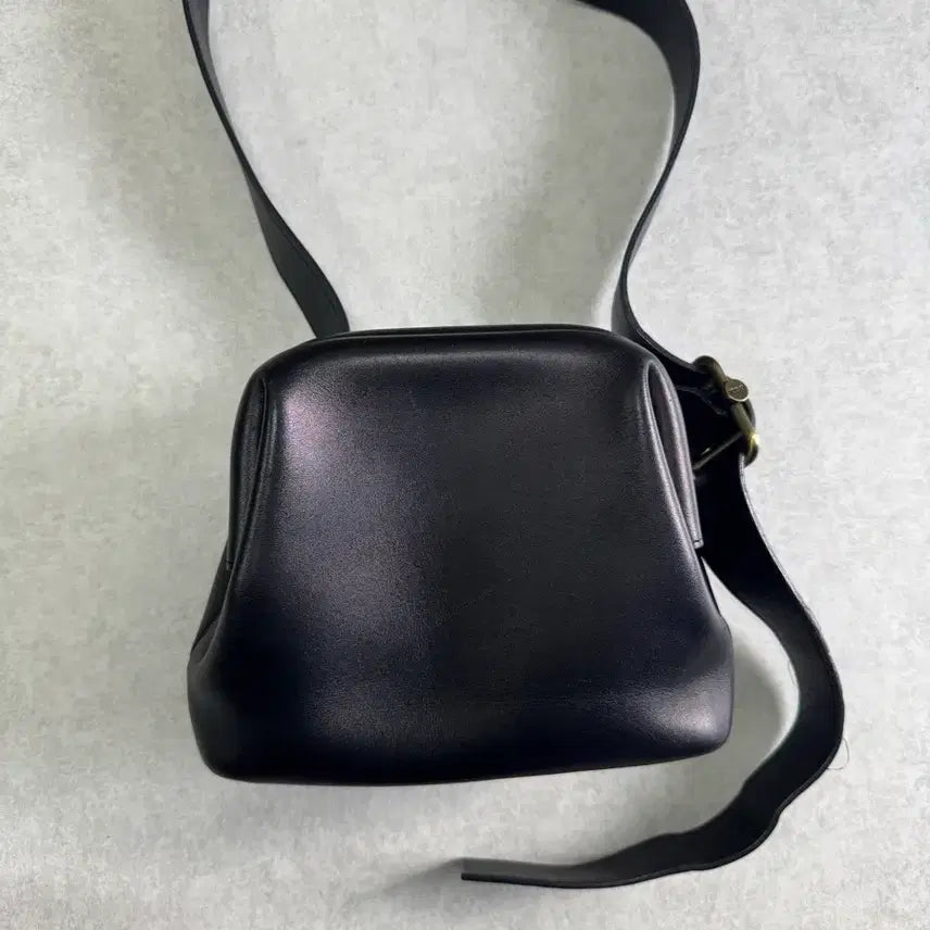 [BUNJANG] Osoi Mini Brotbag Black Leather Bag / 오소이 미니 브로트백 블랙